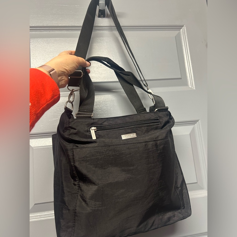 BAGGALLINI  laptop tote. Double handles with adjustable crossbody strap. BLACK